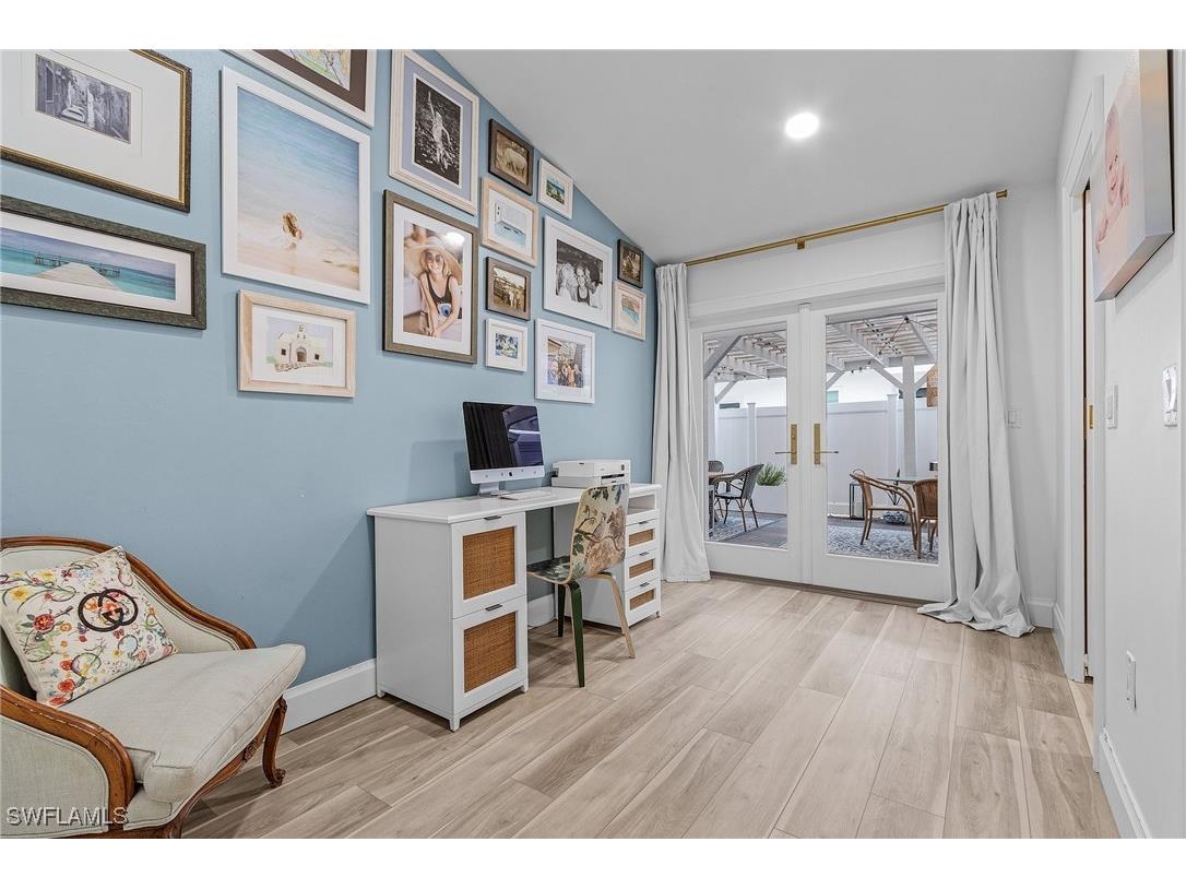 725 2nd Street S Naples FL 34102 225076329 image17