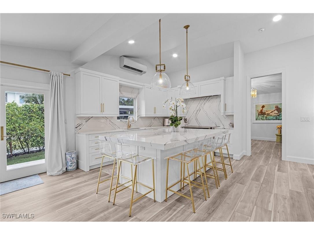 725 2nd Street S Naples FL 34102 225076329 image2