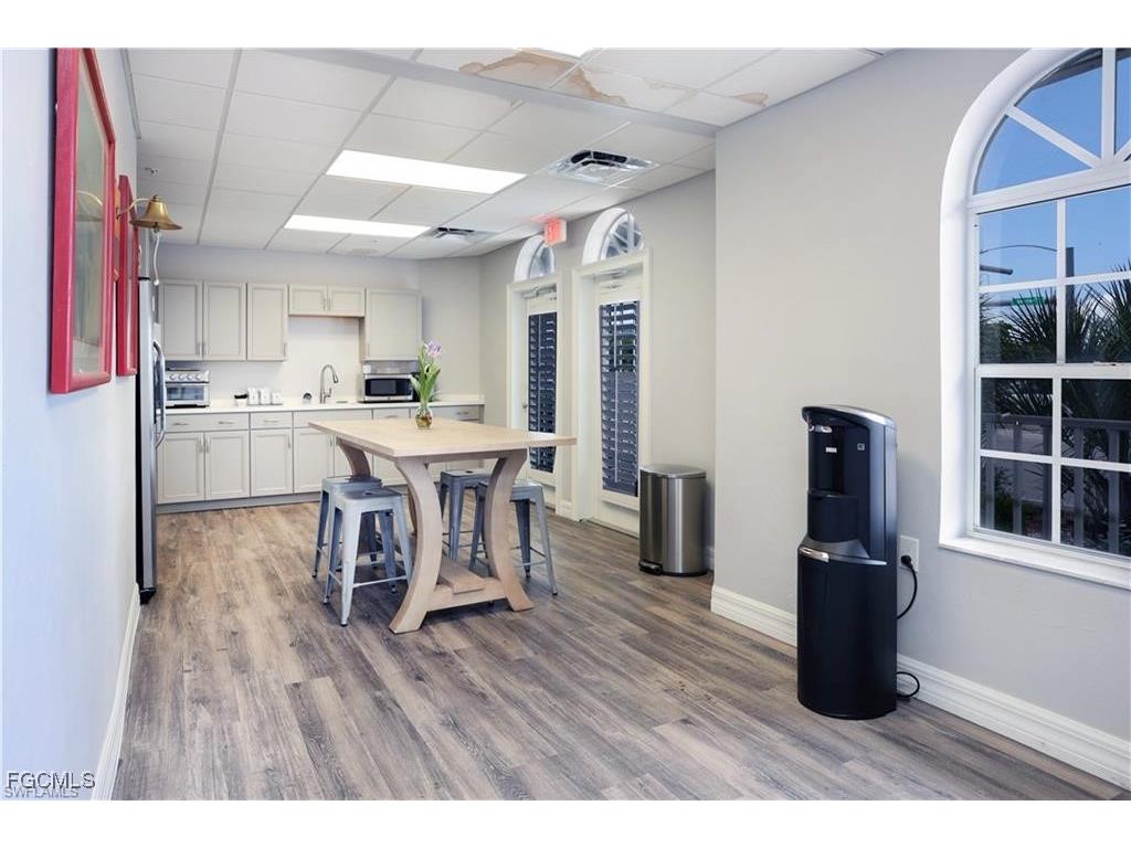 725 Cape Coral Parkway W Cape Coral FL 33914 2025007425 image3