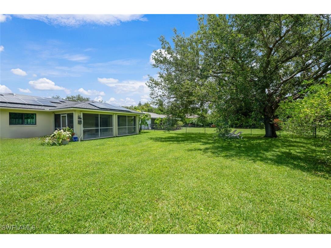 725 Grove Drive Naples FL 34120 225048857 image24