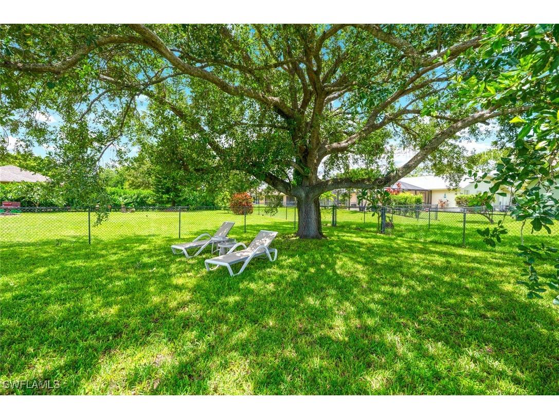 725 Grove Drive Naples FL 34120 225048857 image25