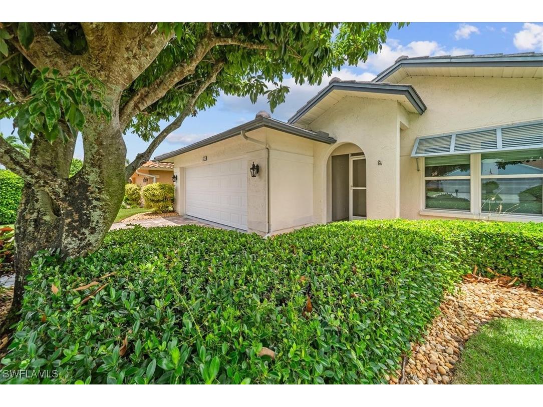 725 Kings Way Naples FL 34104 225064185 image1