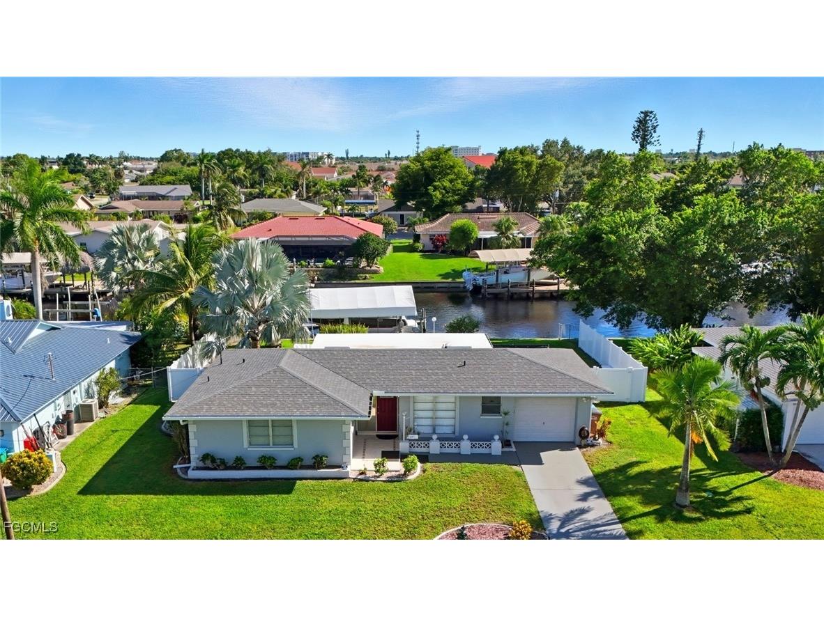 726 SE 43rd Terrace Cape Coral FL 33904 2025015465 image1
