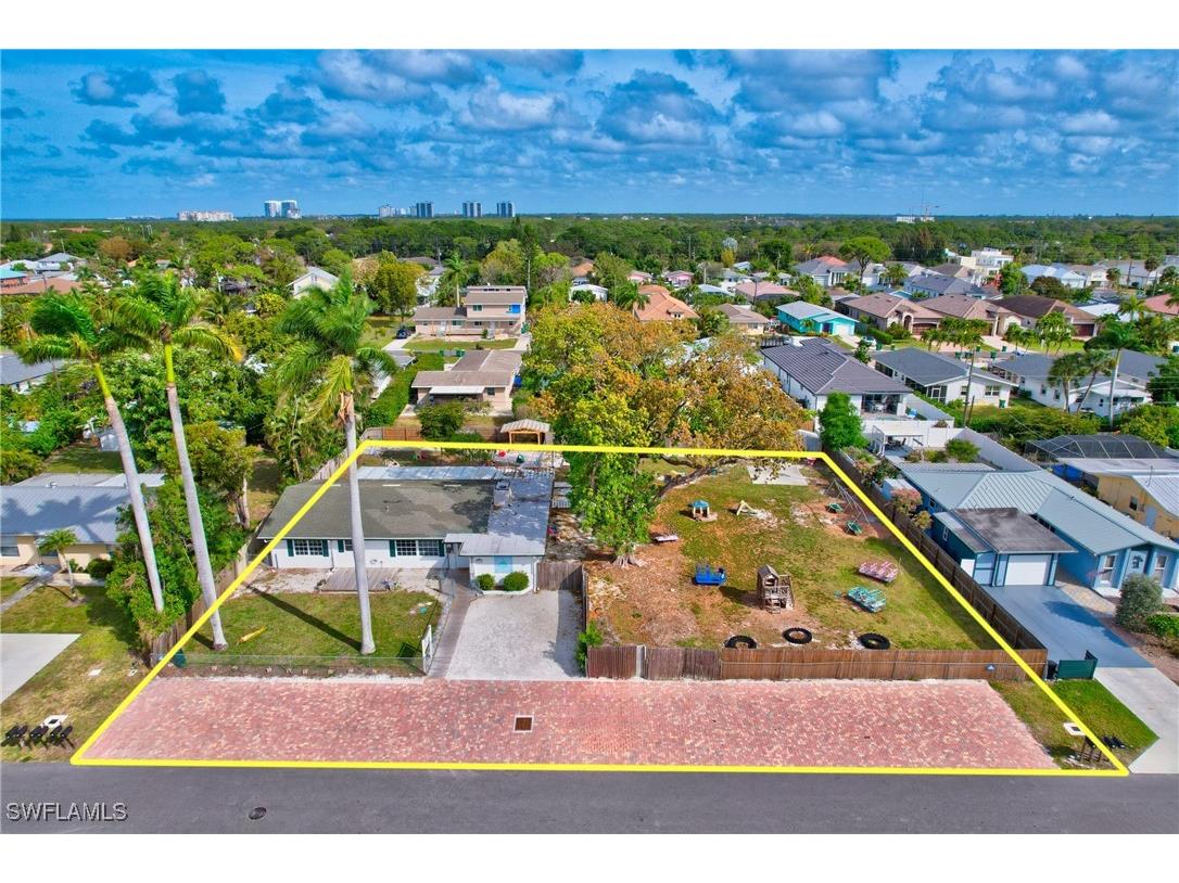 727 & 731 108th Avenue N Naples FL 34108 225072882 image1