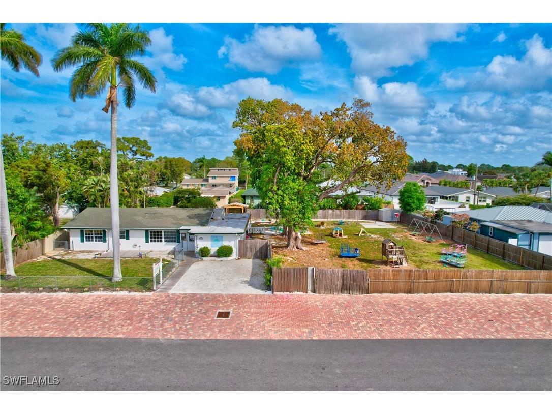 727 & 731 108th Avenue N Naples FL 34108 225072882 image2