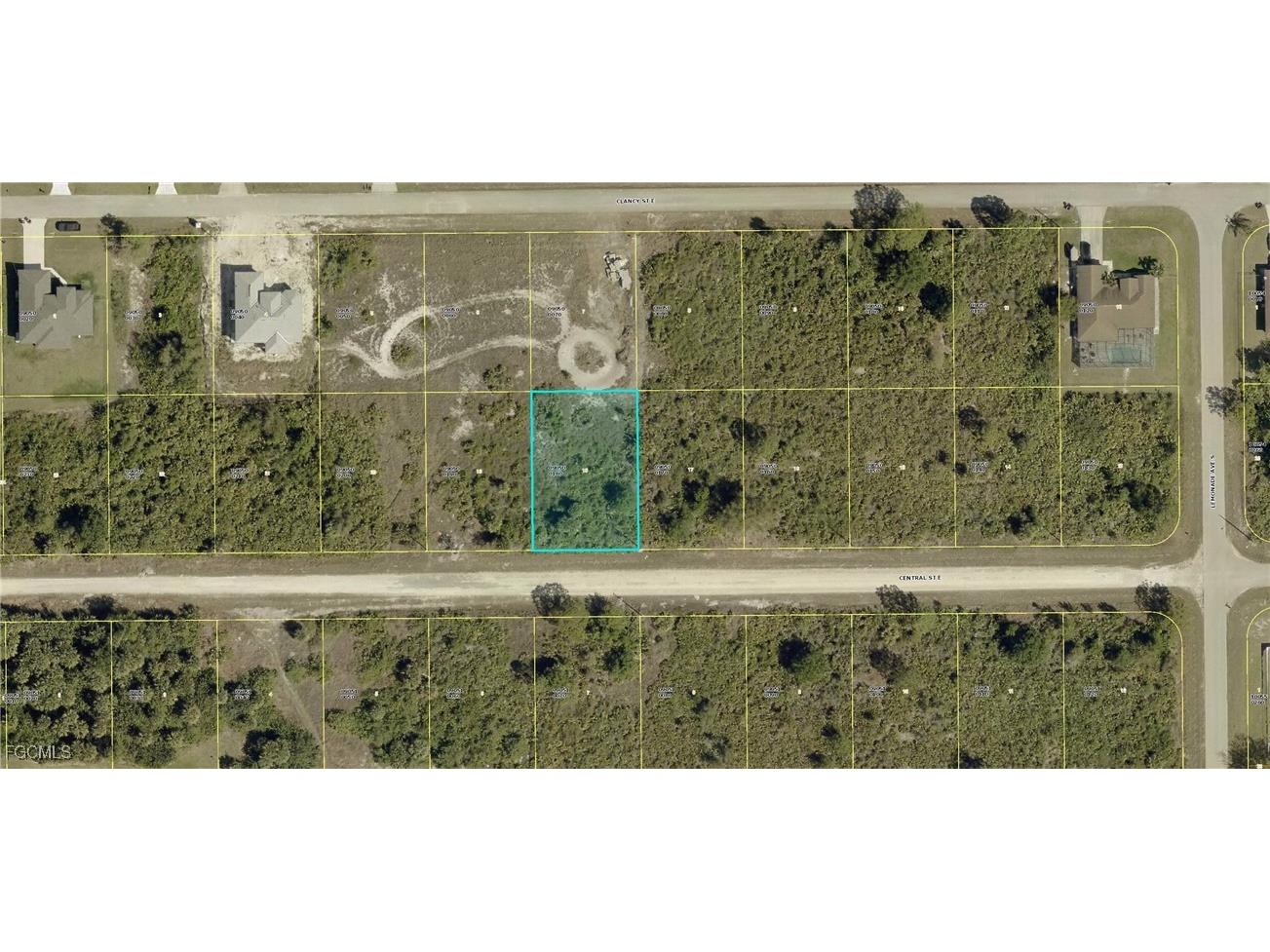 727 Central Street E Lehigh Acres FL 33974 2026002835 image1