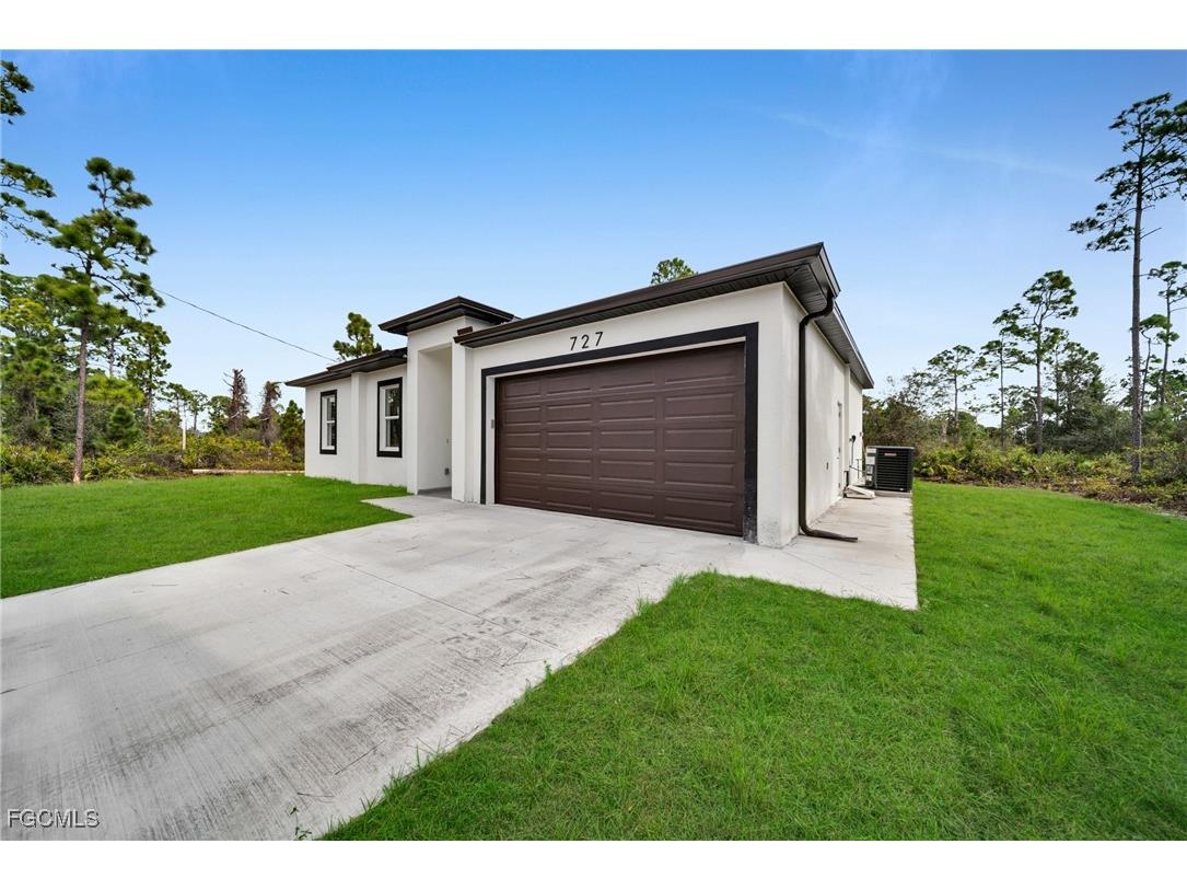 727 Santa Lucia Avenue S Lehigh Acres FL 33974 2026002433 image2
