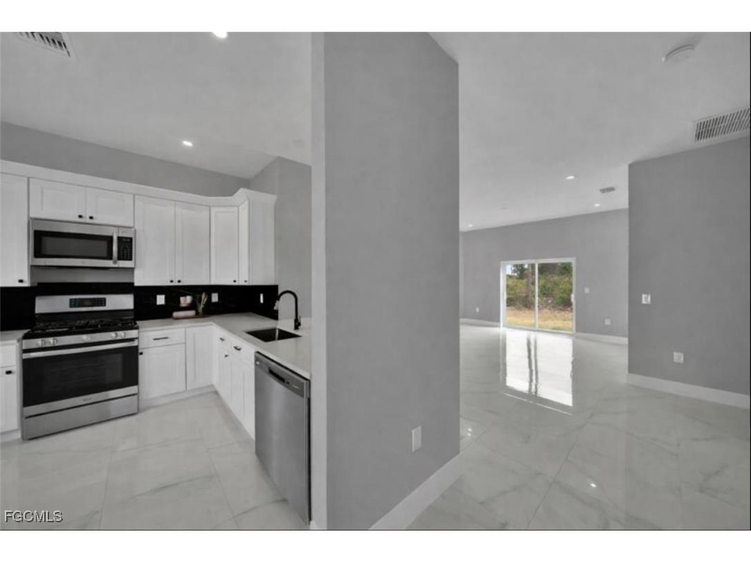 727 Santa Lucia Avenue S Lehigh Acres FL 33974 2026002433 image5