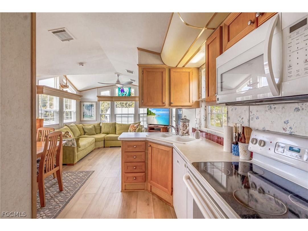 7270 Pinehurst Road Bokeelia FL 33922 2026013547 image13