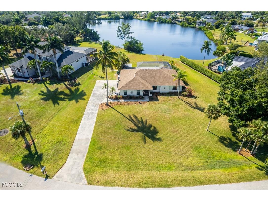 7275 Lake Drive Fort Myers FL 33908 2025024242 image1