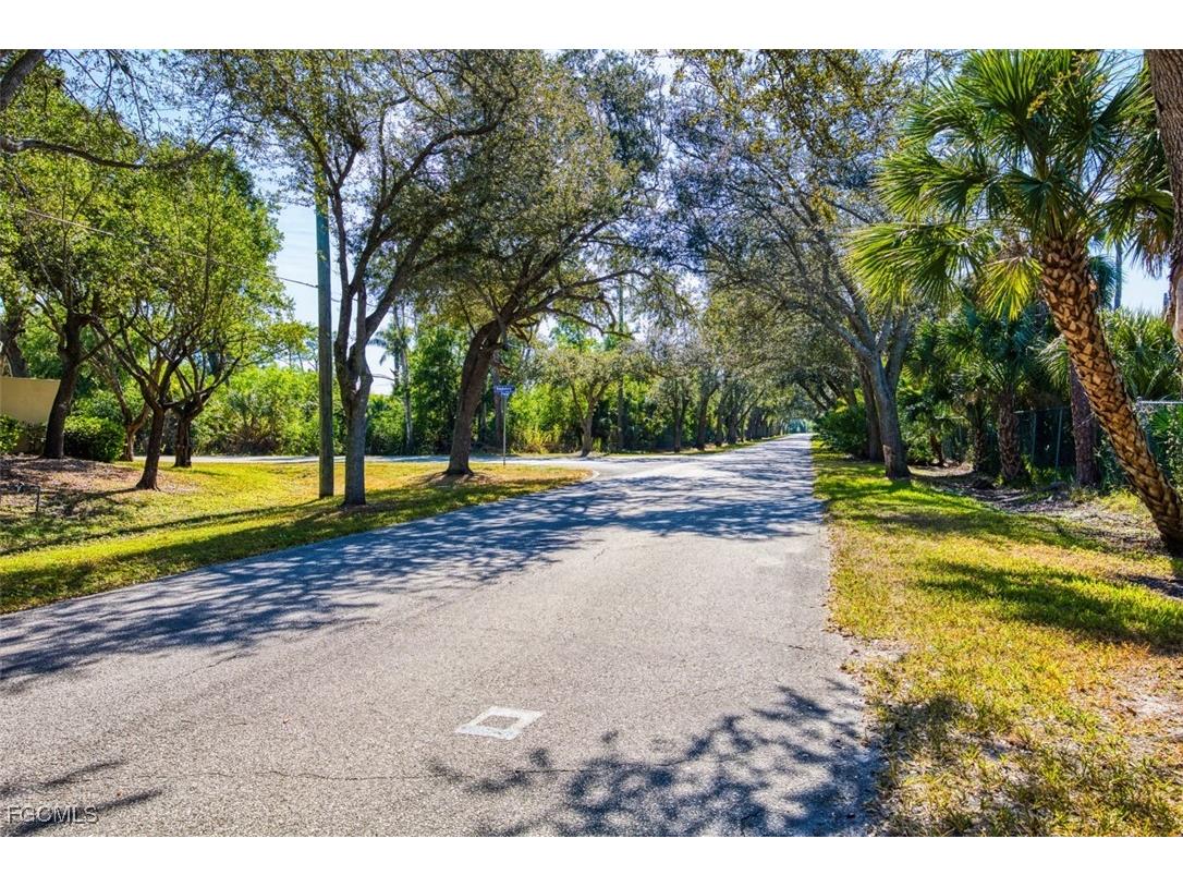 7275 Lake Drive Fort Myers FL 33908 2025024242 image40