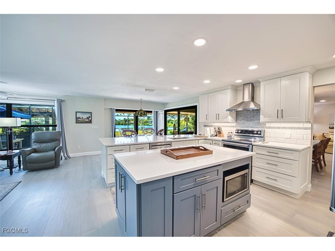 7275 Lake Drive Fort Myers FL 33908 2025024242 image9