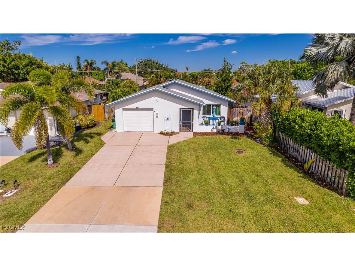 729 105th Avenue N Naples FL 34108 2025018981 image1