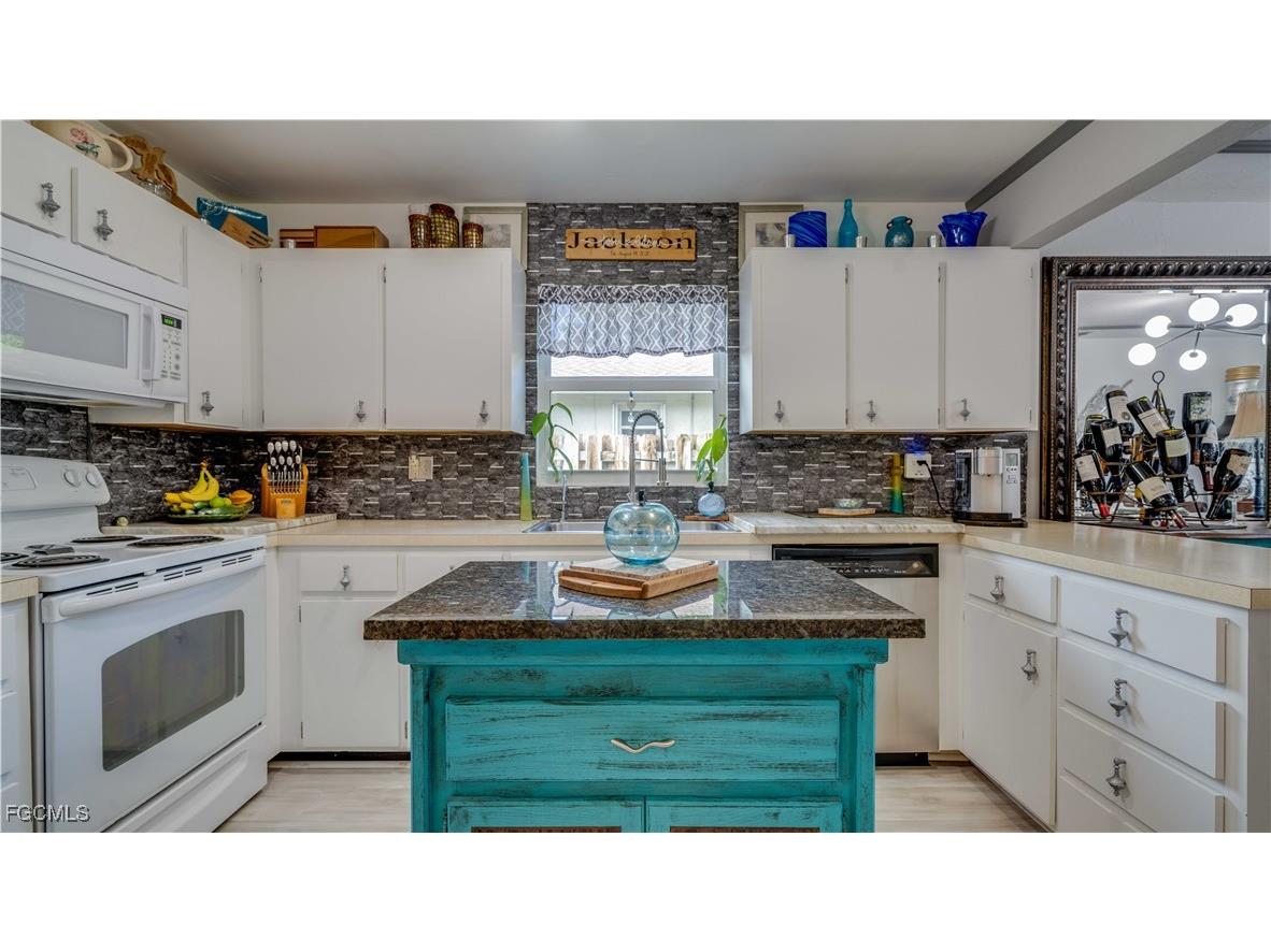 729 105th Avenue N Naples FL 34108 2025018981 image3