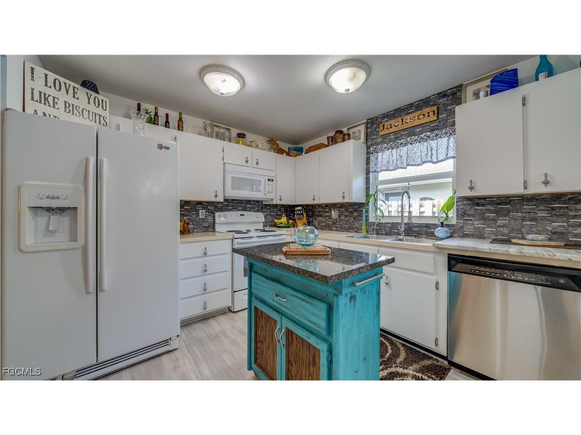 729 105th Avenue N Naples FL 34108 2025018981 image4