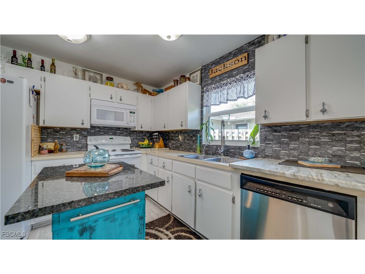 729 105th Avenue N Naples FL 34108 2025018981 image5