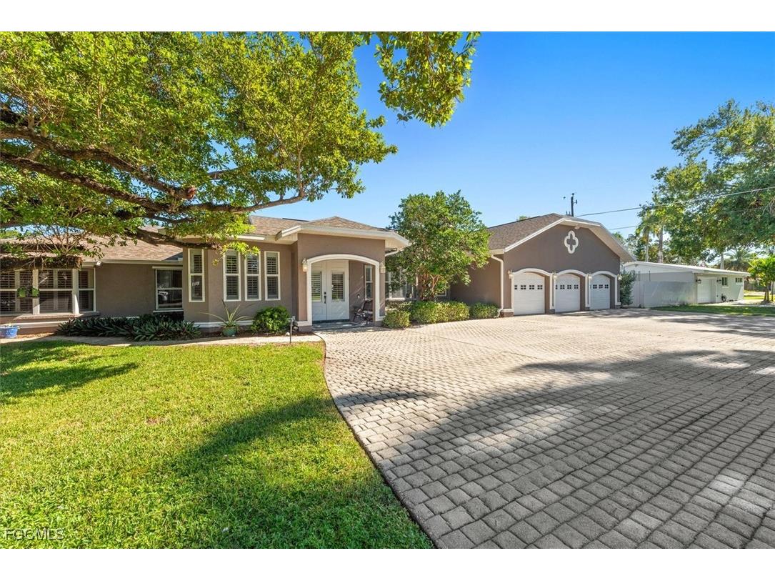 729 Dean Way Fort Myers FL 33919 2025015822 image2