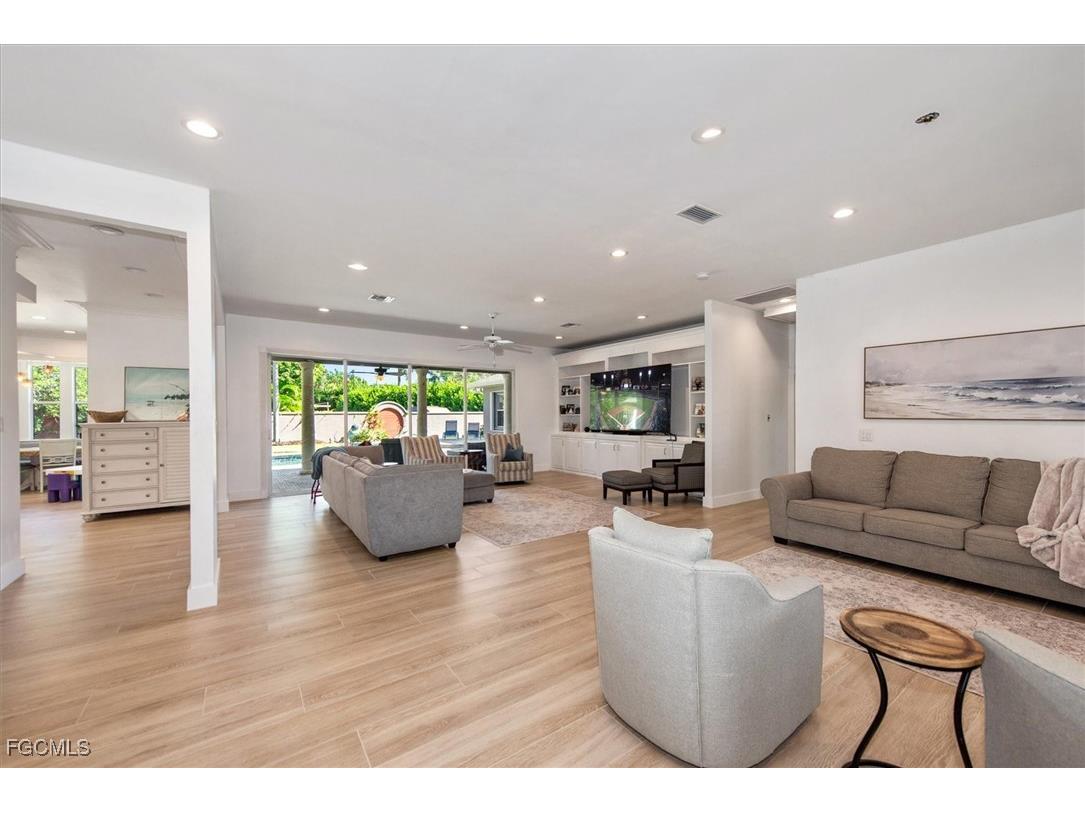 729 Dean Way Fort Myers FL 33919 2025015822 image4