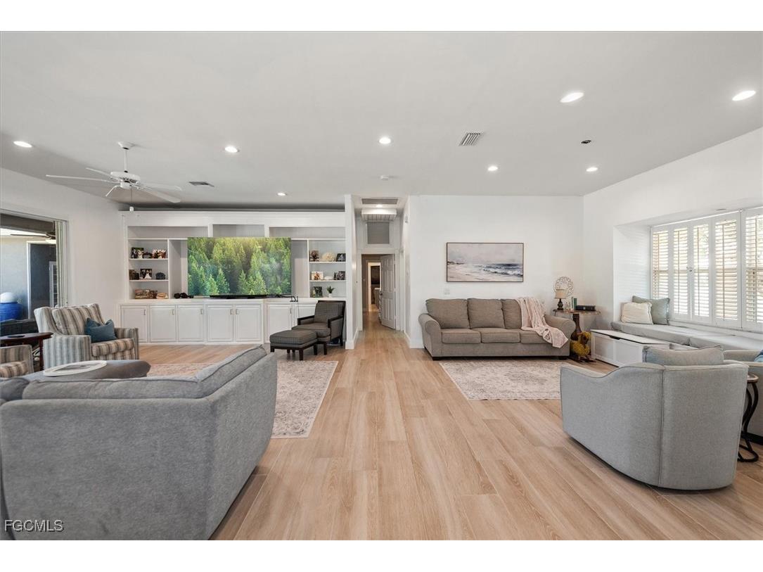 729 Dean Way Fort Myers FL 33919 2025015822 image8