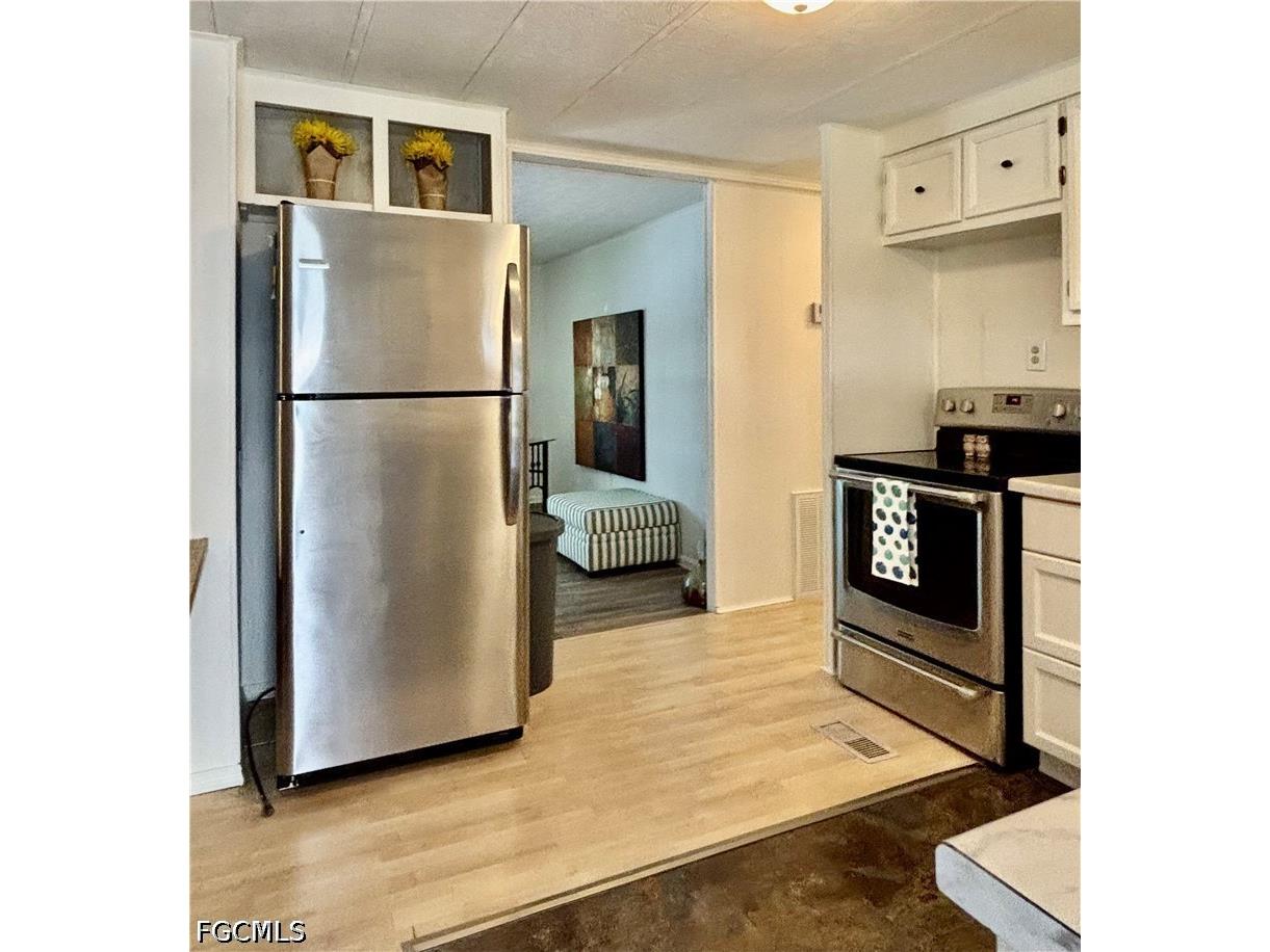 730 Knotty Pine Circle North Fort Myers FL 33917 2026028106 image5