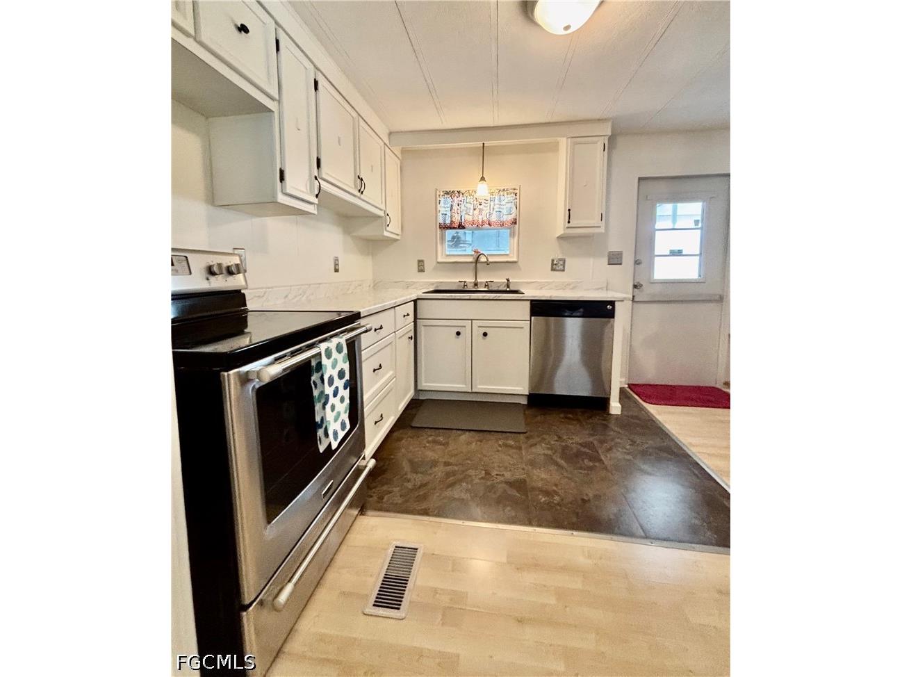 730 Knotty Pine Circle North Fort Myers FL 33917 2026028106 image8