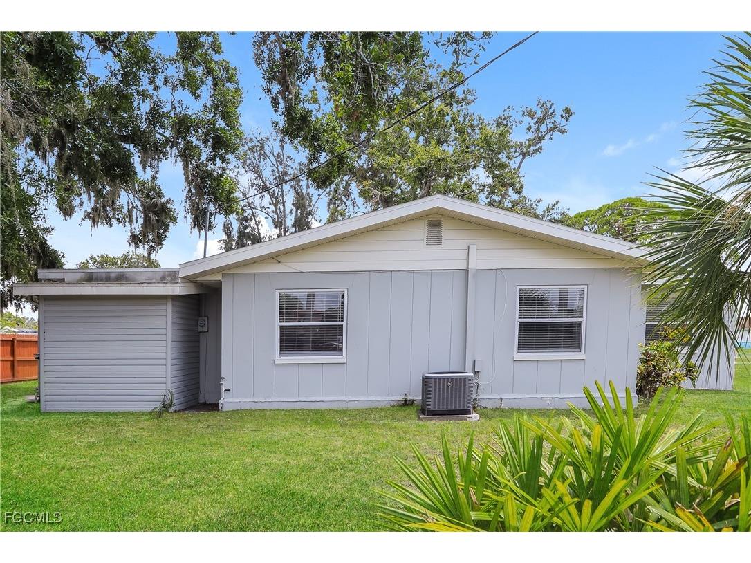 731 Cypress Avenue Venice FL 34285 2025022416 image2