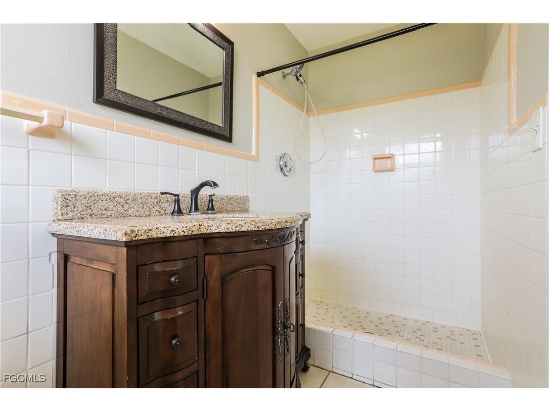 731 Cypress Avenue Venice FL 34285 2025022416 image3