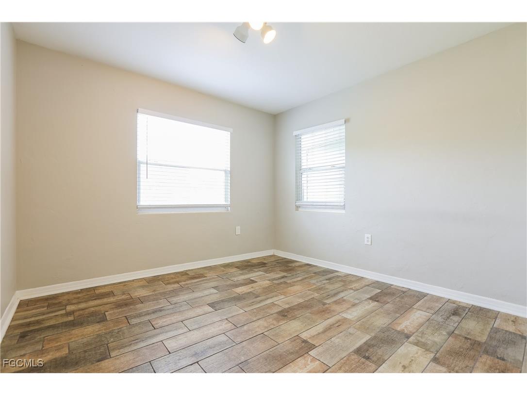 731 Cypress Avenue Venice FL 34285 2025022416 image4