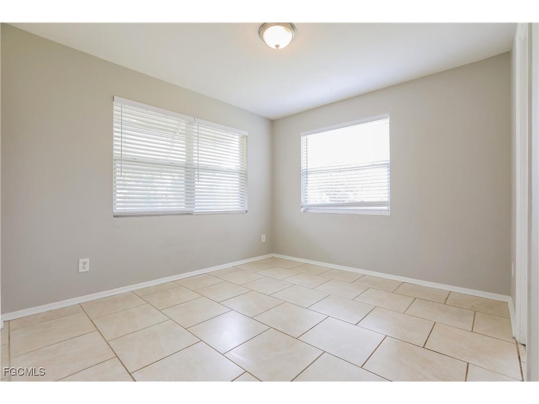 731 Cypress Avenue Venice FL 34285 2025022416 image5