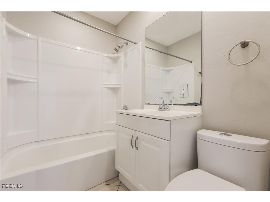 731 Cypress Avenue Venice FL 34285 2025022416 image7