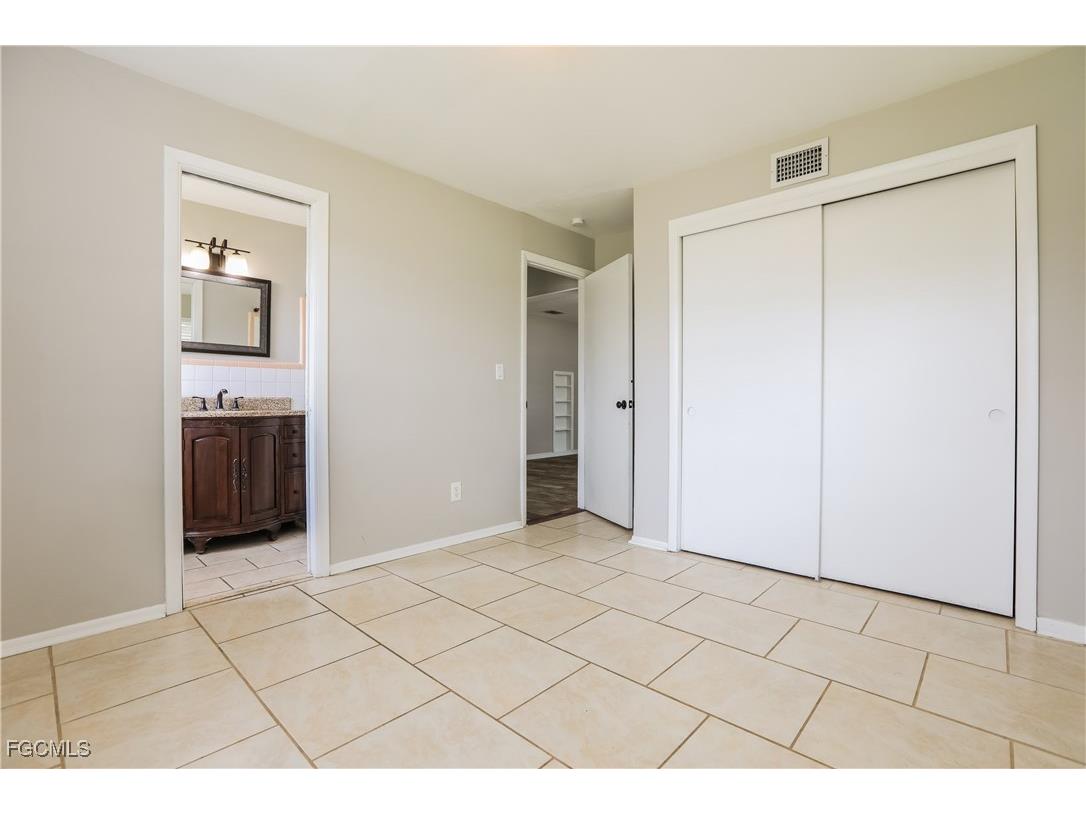 731 Cypress Avenue Venice FL 34285 2025022416 image9