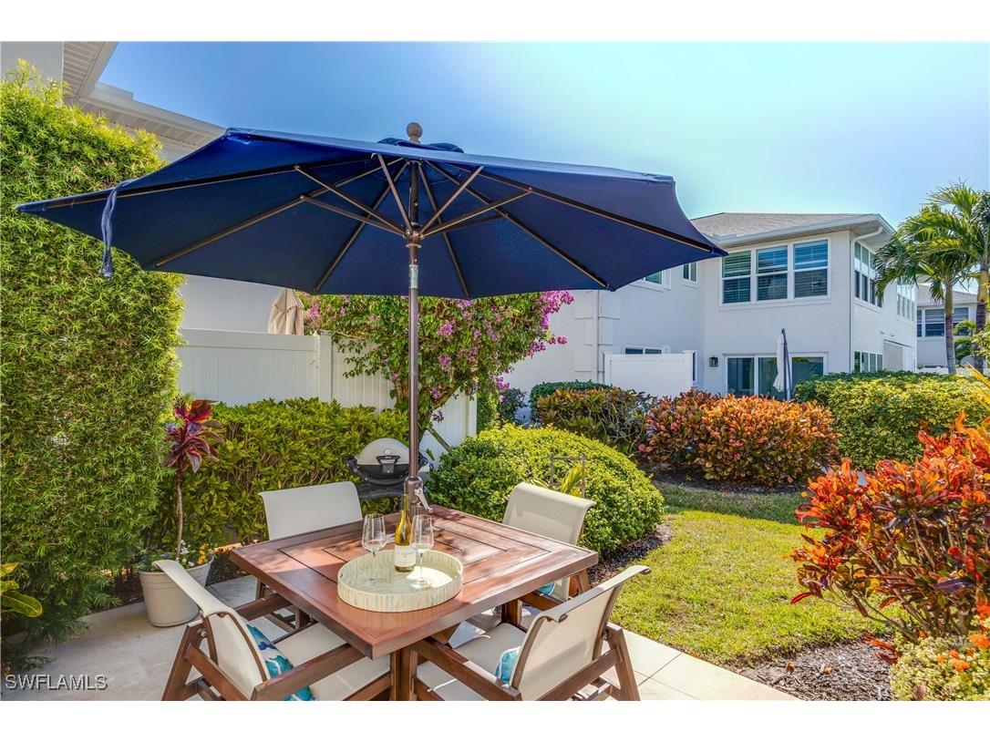 731 Neapolitan Way #731 Naples FL 34103 225005385 image1