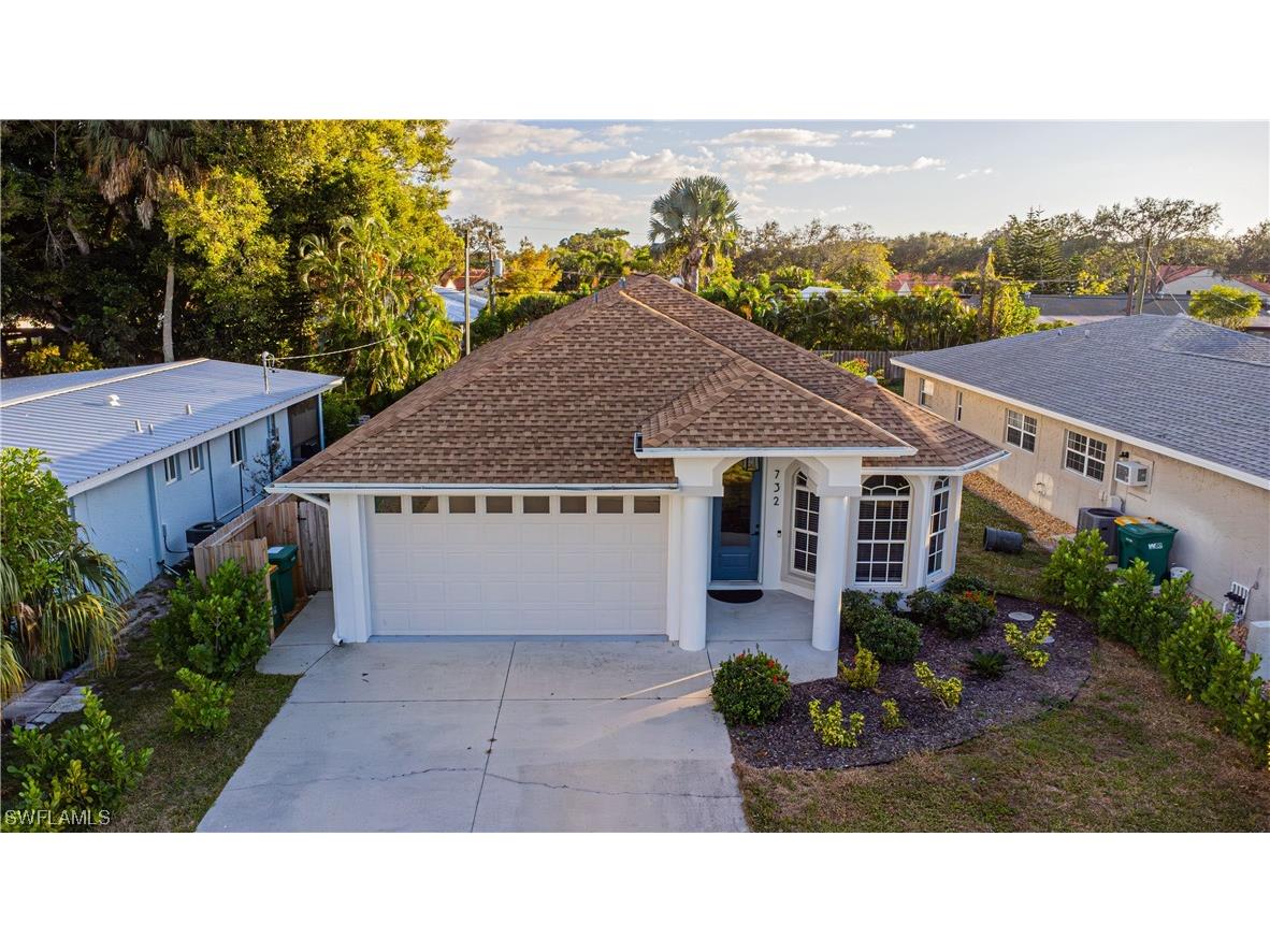 732 92nd Avenue N Naples FL 34108 223087113 image1