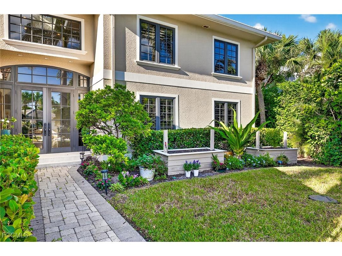 732 Windlass Way Sanibel FL 33957 2025016277 image3