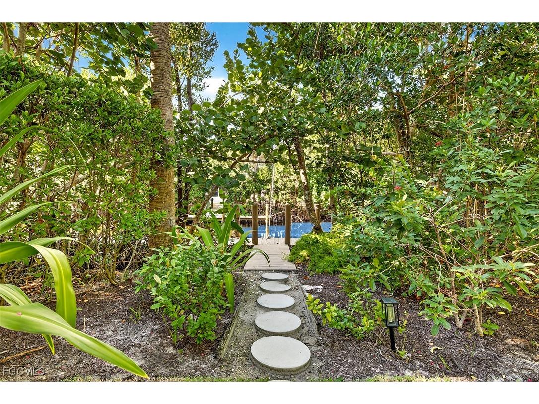 732 Windlass Way Sanibel FL 33957 2025016277 image45