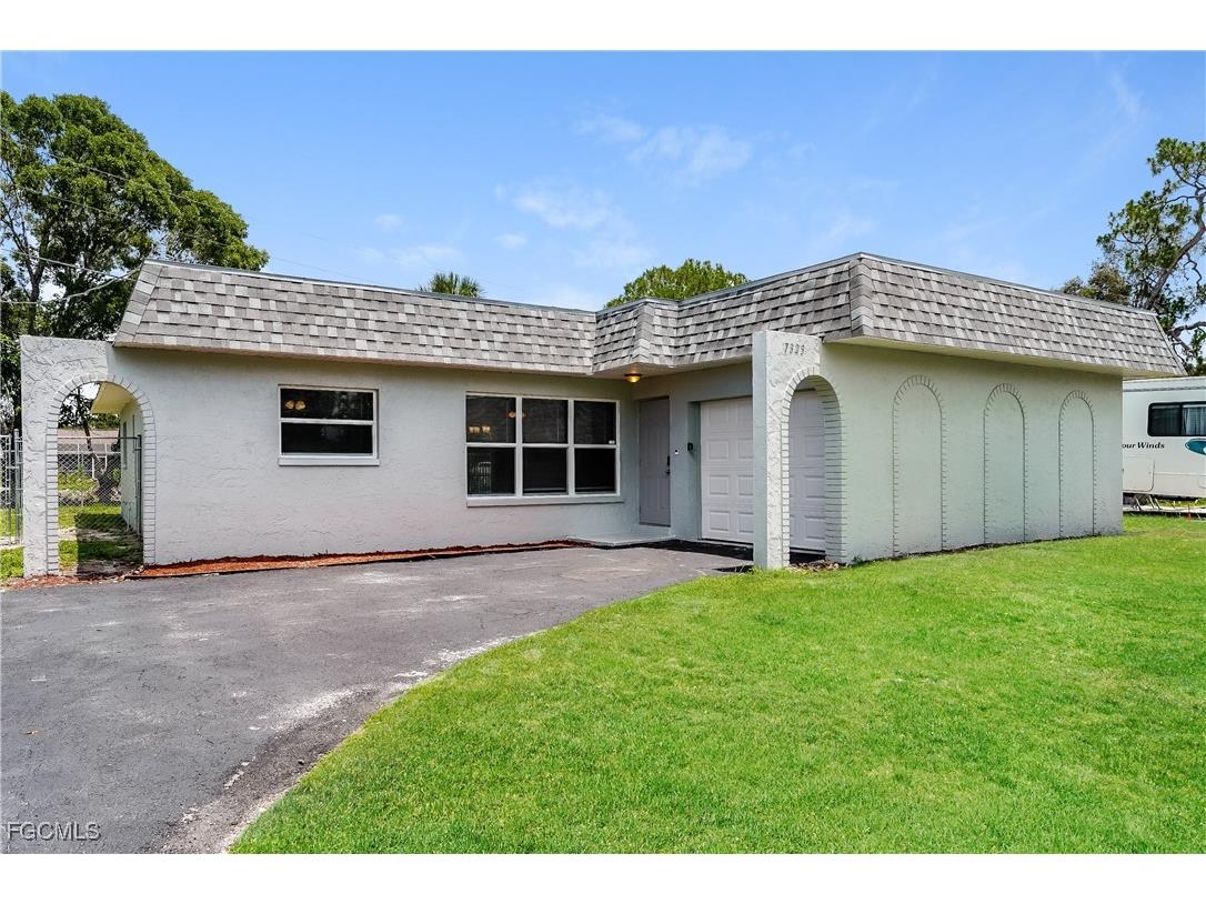 7323 Barragan Road Fort Myers FL 33967 2025014275 image1
