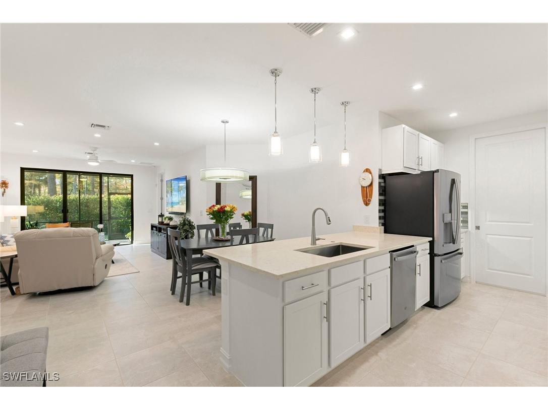 7328 Rockefeller Drive Naples FL 34119 224073376 image1