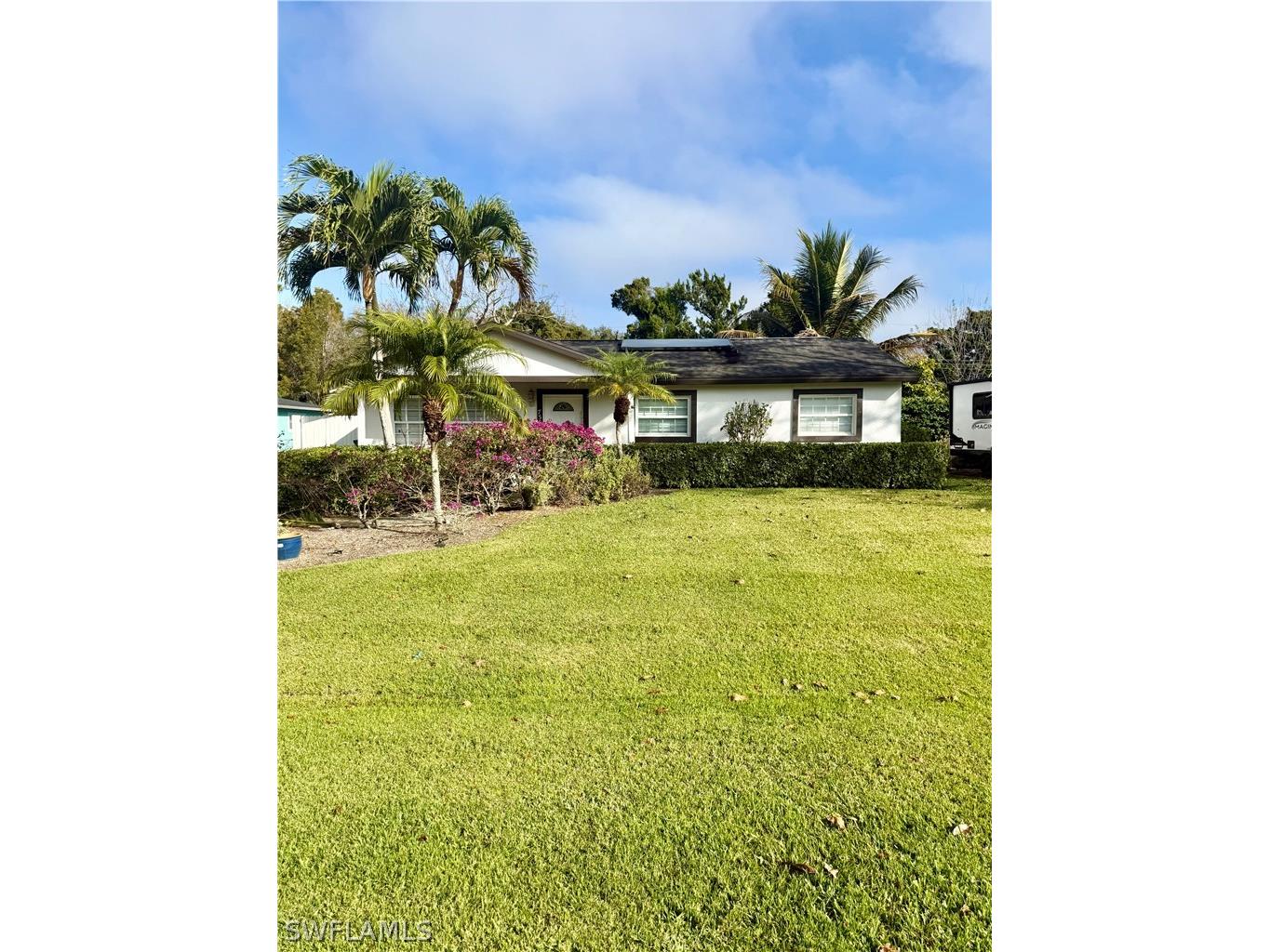 733 Pine Cone Lane Naples FL 34104 226007679 image1