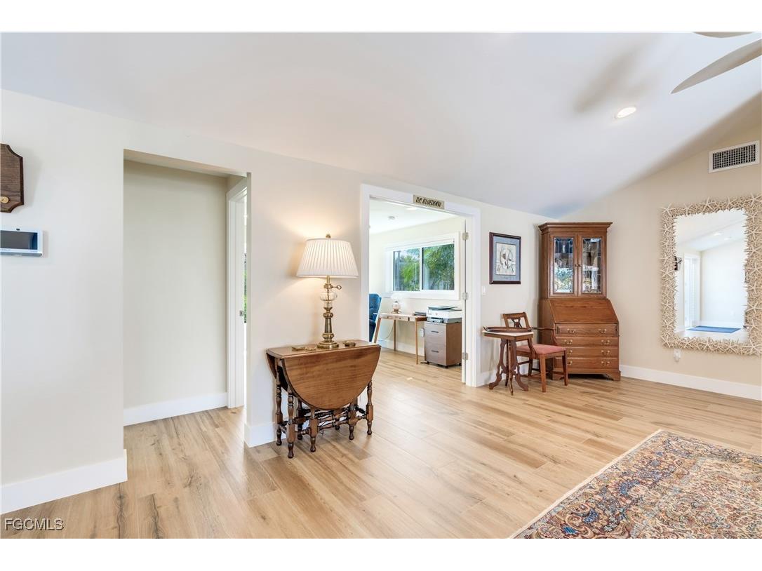 734 Sand Dollar Drive Sanibel FL 33957 2025020027 image5