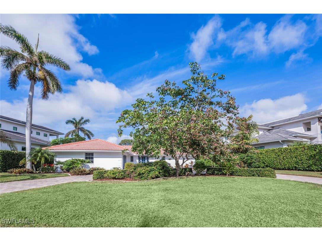 735 Parkview Lane Naples FL 34103 225081805 image2