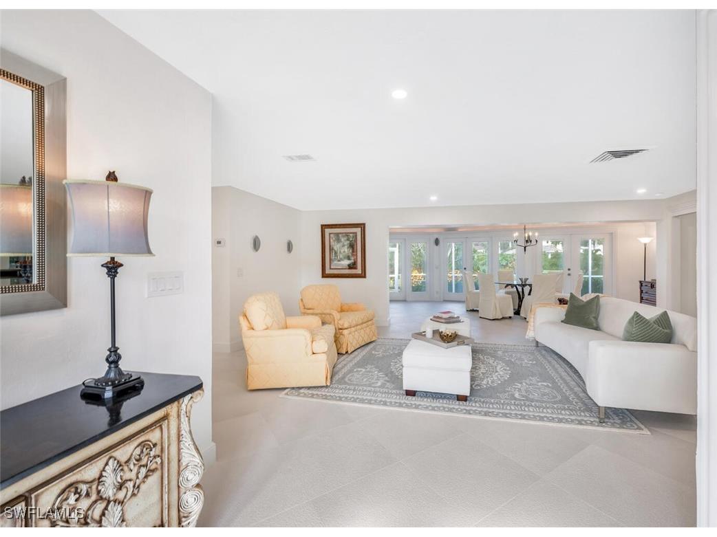 735 Parkview Lane Naples FL 34103 225081805 image4