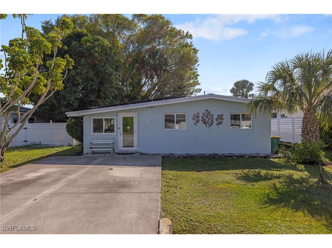 736 92nd Avenue N Naples FL 34108 225080289 image1