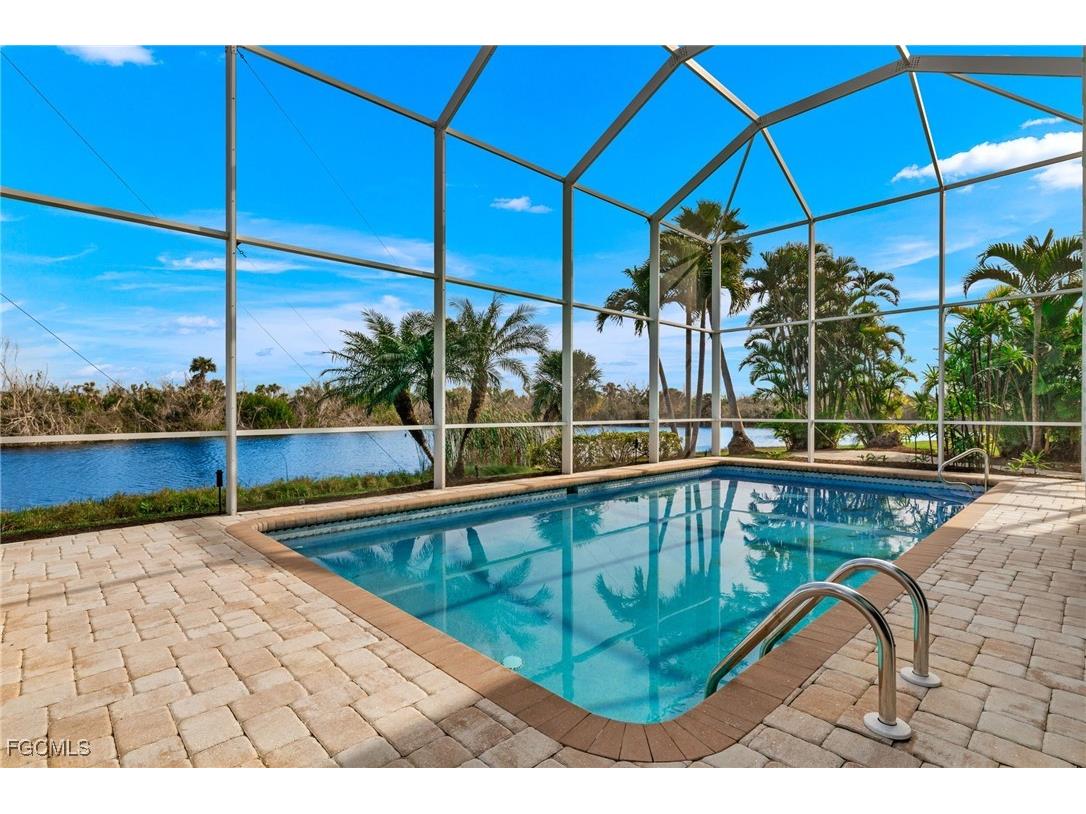 736 Durion Court Sanibel FL 33957 2025017488 image4
