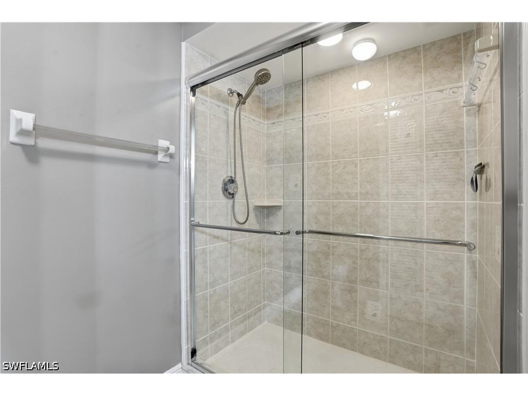 7360 Glenmoor Lane #304 Naples FL 34104 226021609 image20