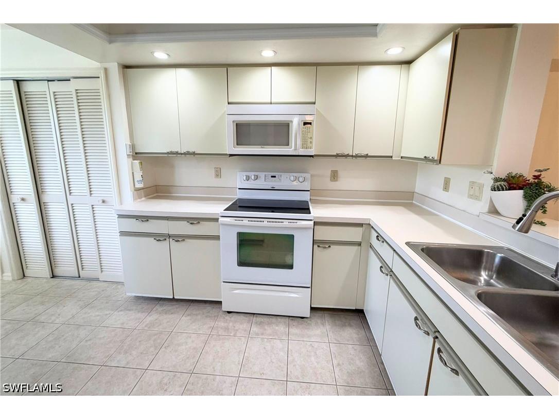 7360 Saint Ives Way #2205 Naples FL 34104 226015454 image12