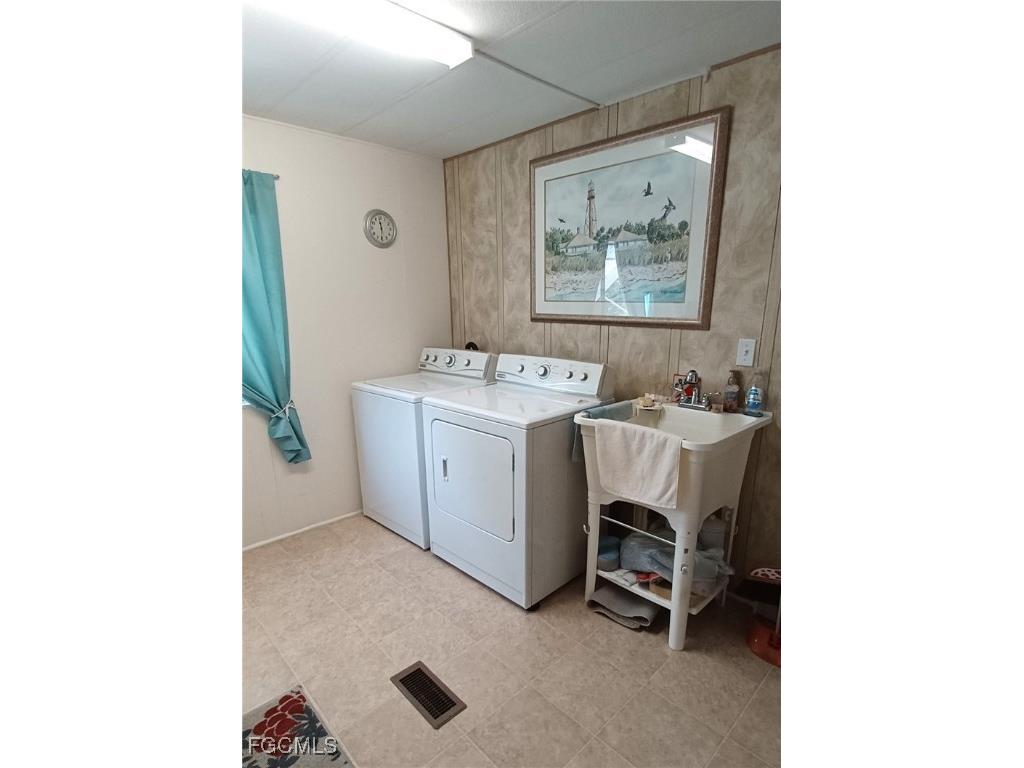 737 Knotty Pine Circle North Fort Myers FL 33917 2025015911 image10