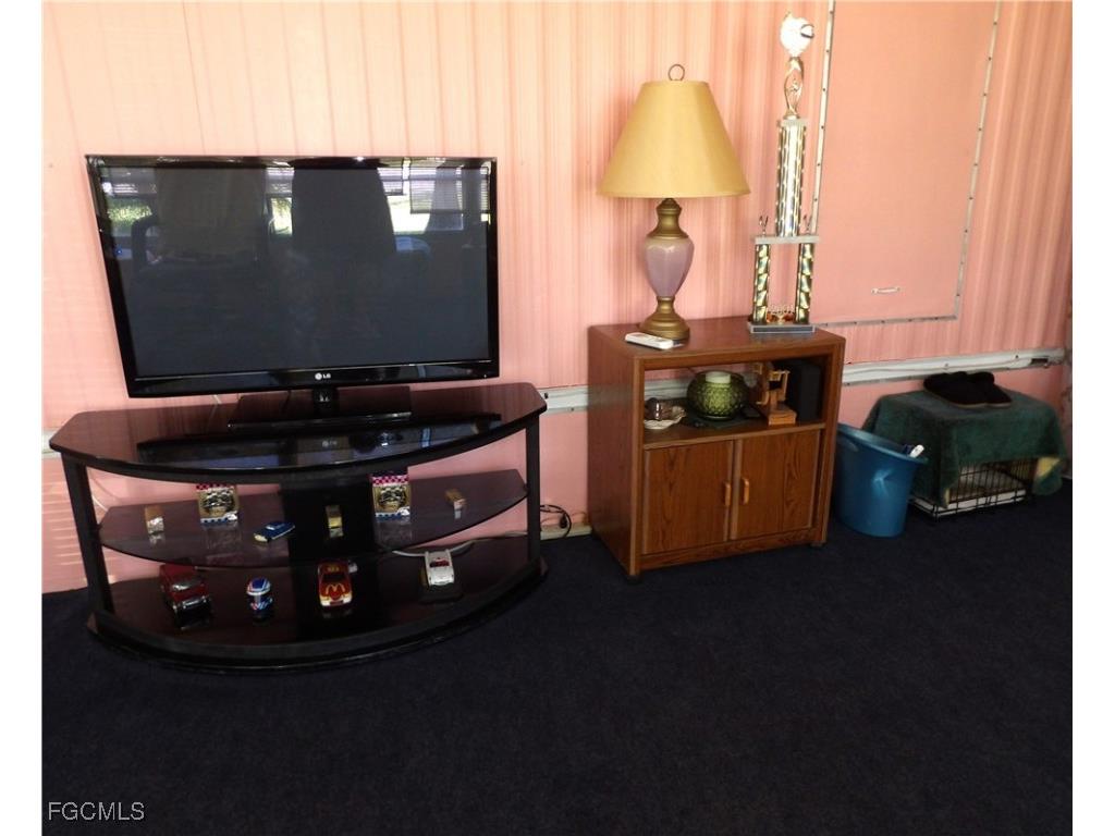 737 Knotty Pine Circle North Fort Myers FL 33917 2025015911 image18