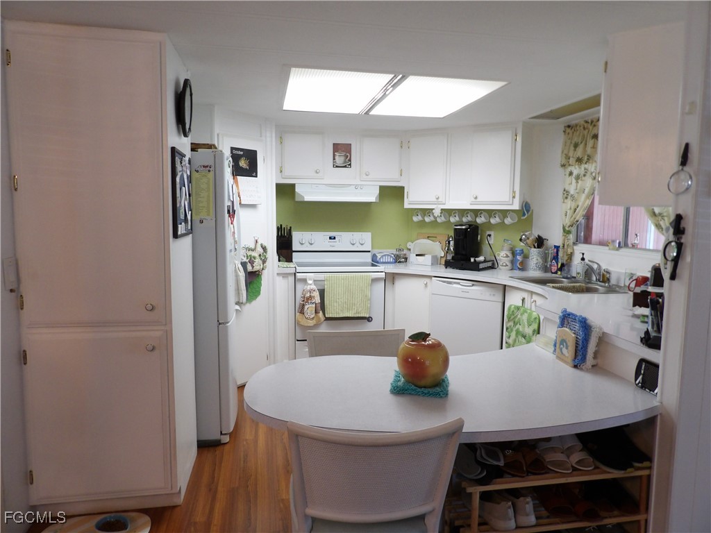 737 Knotty Pine Circle North Fort Myers FL 33917 2025015911 image4