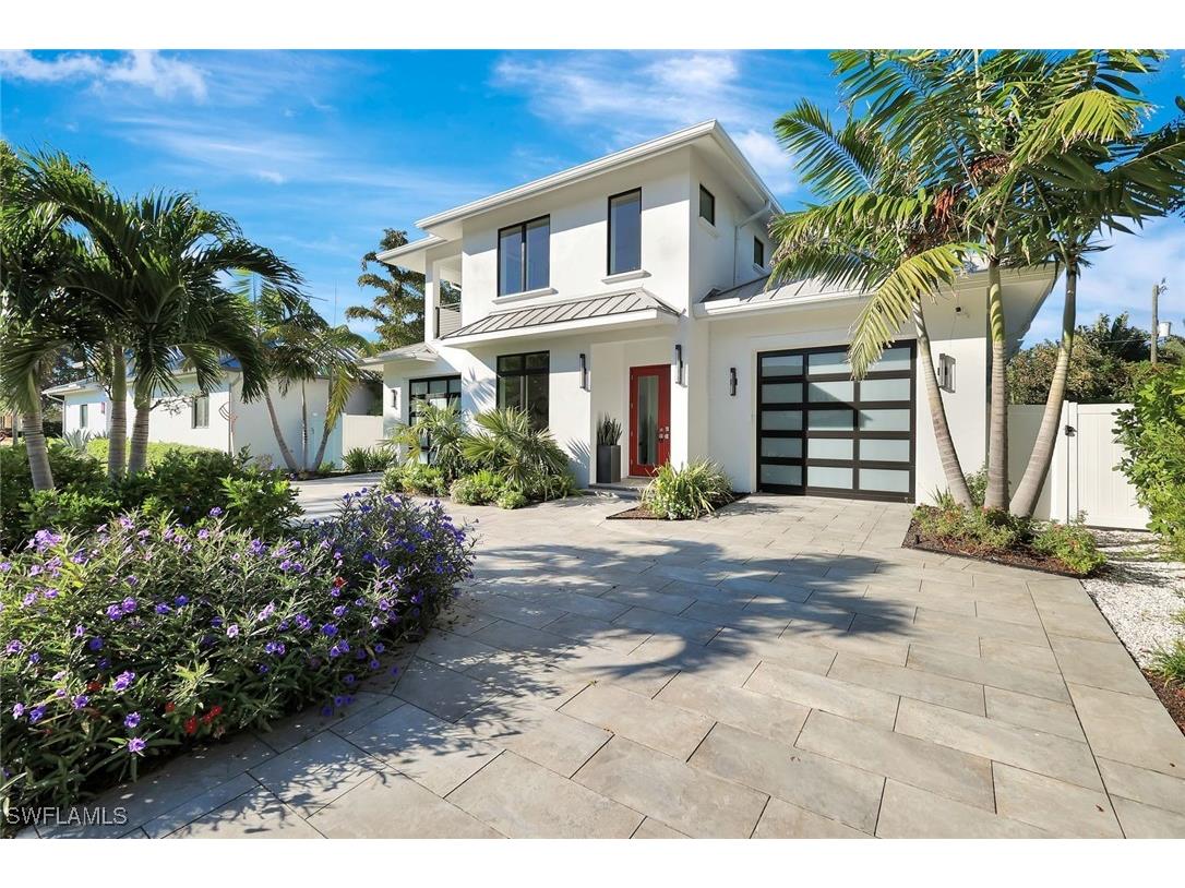 739 5th Avenue N Naples FL 34102 226005784 image1