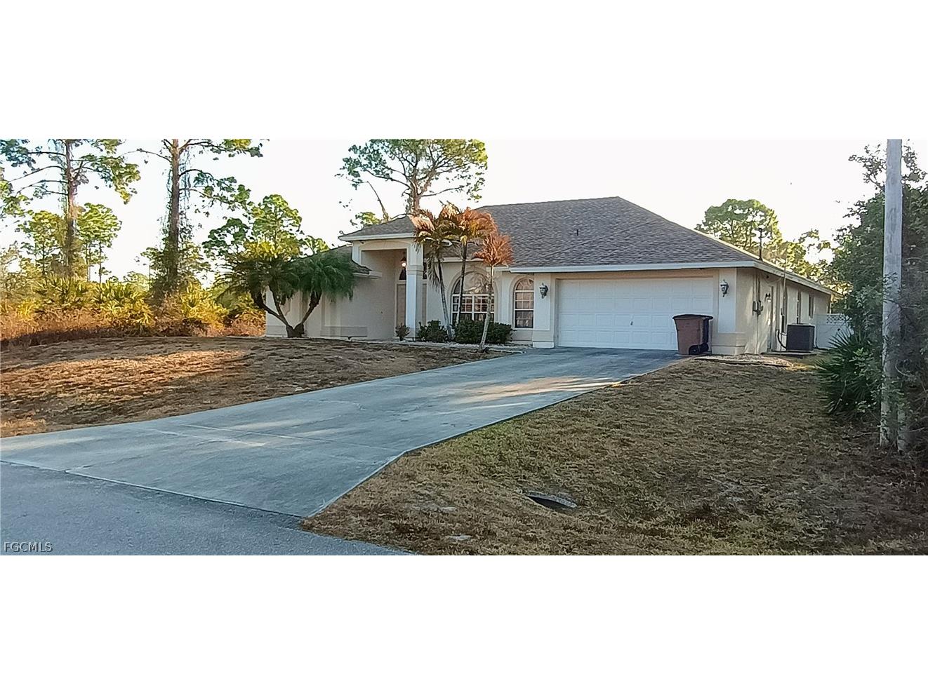 739 Ontario Avenue S Lehigh Acres FL 33974 2026008227 image1